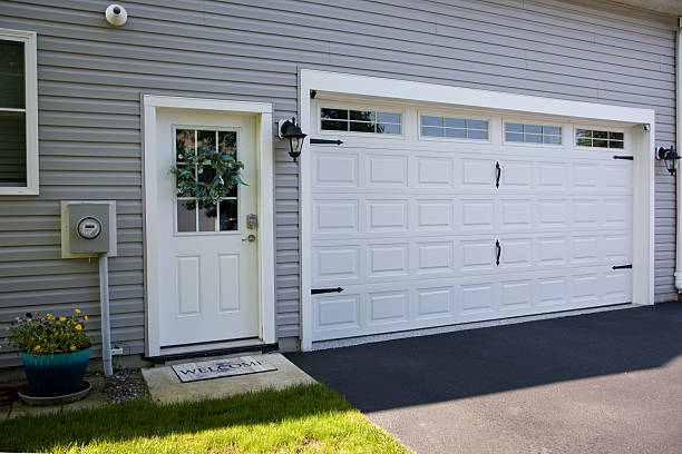 24/7 Emergency Garage Door Panel Replacement experts in Bear Creek, FL